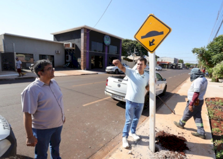 Moradores reclamam e prefeitura sinaliza cruzamento perigoso no Flórida II