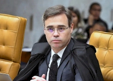 Mendonça critica ativismo judicial e defende autocontenção da Justiça