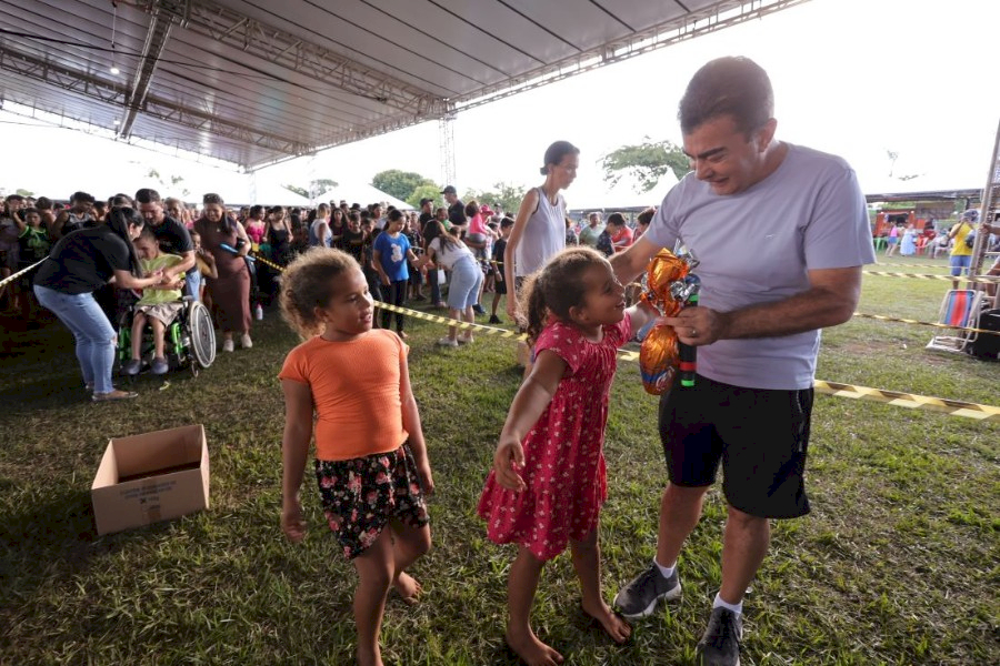 Festa da Páscoa atrai multidão e encerra com entrega de 2,5 mil ovos de chocolate