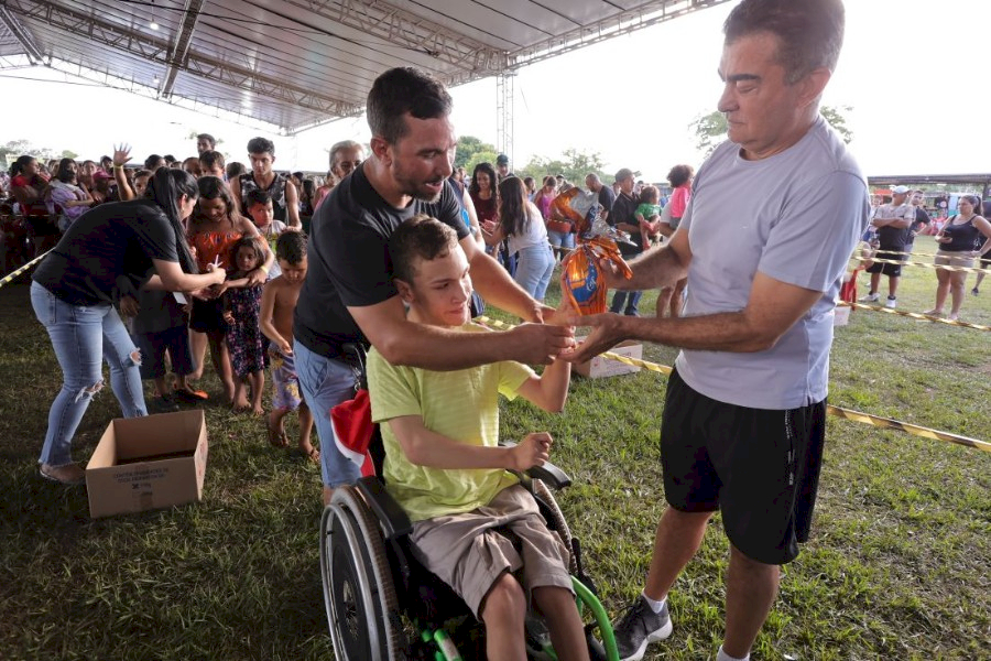 Festa da Páscoa atrai multidão e encerra com entrega de 2,5 mil ovos de chocolate