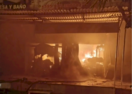 Fogo atinge centro comercial em Pedro Juan e perícia descarta curto-circuito