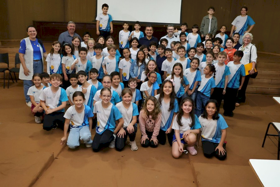 Estudantes conhecem rotina do prefeito e aprendem sobre cidadania em visita à Prefeitura de Dourados