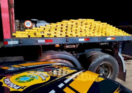 Cargas de cocaína escondidas em caminhões são apreendidas em duas ações na BR-163