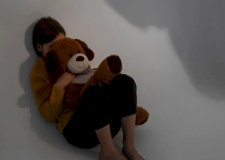 Menina de 8 anos é estuprada por adolescente na casa da irmã mais velha no Santa Emília