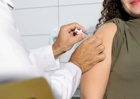 Com baixa adesão às vacinas, Prefeitura alerta para riscos da Chikungunya e influenza
