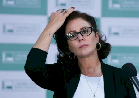 Moraes cobra ação do governo brasileiro para extradição de Carla Zambelli