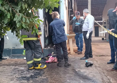Homem morre durante incêndio em banheiro de comércio em Dourados