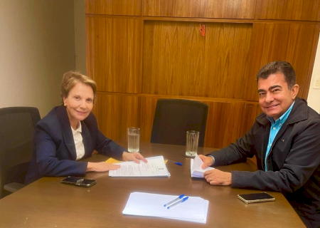 Prefeito leva à senadora pedidos para obras de recapeamento e custeio da saúde