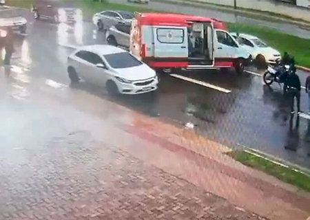 Câmera mostra batida que matou motociclista na Duque de Caxias (vídeo)