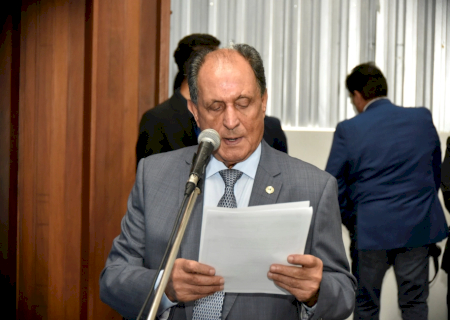 Zé Teixeira cobra recuperação do asfalto para bairros de Dourados