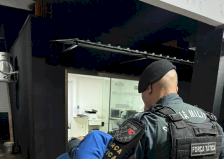 Suspeito tenta fugir ao ver viatura, mas acaba preso com quase 800 gramas de drogas