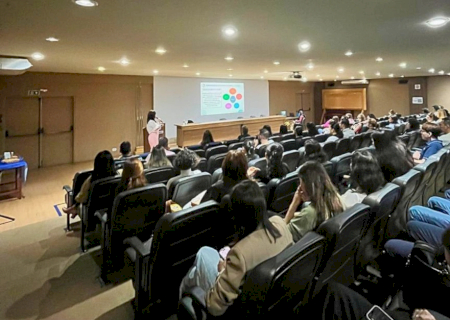 Prefeitura capacita profissionais para tratamento humanizado de paciente com excesso de peso