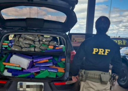 Com crianças de 4 e 9 anos no veículo, casal é preso por tráfico em MS
