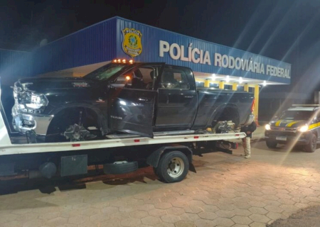 Fuga em alta velocidade termina com apreensão de 863 kg de maconha