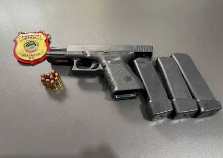 Pistola e carregadores são apreendidos em operação contra violência doméstica em MS