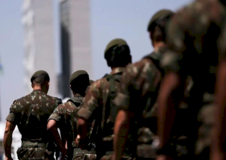 Jovens que completam 18 anos devem fazer o alistamento militar até 30 de junho
