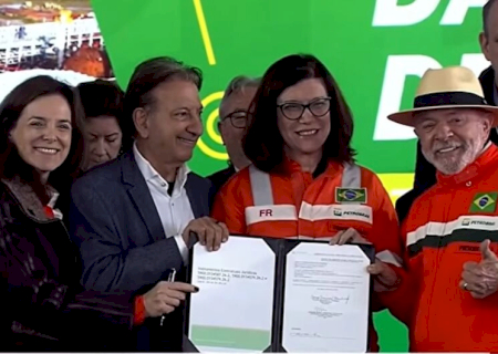 Lula assina retomada de fábrica de fertilizantes em MS e critica quem defende 'vender' a Petrobras