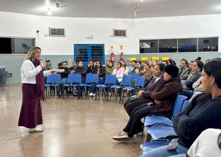 Com olhar de mãe atípica, Lia Nogueira participa de formação sobre Educação Especial