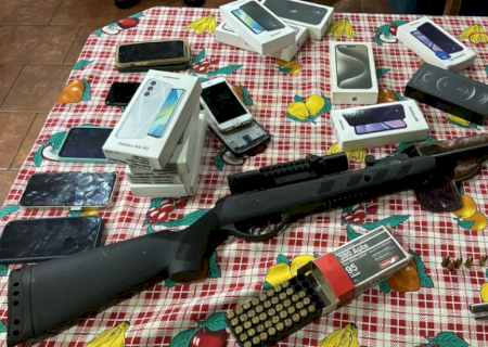 Arma e celulares são apreendidos na fronteira em investigação de homicídio ocorrido em Dourados