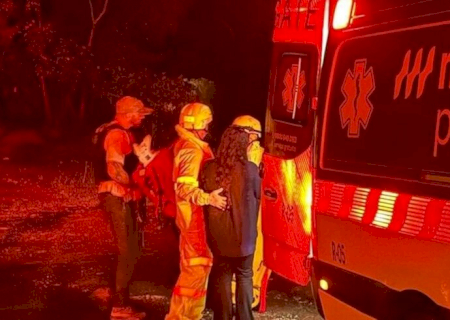 Durante transporte de preso, policiais salvam vítima de acidente na BR-163