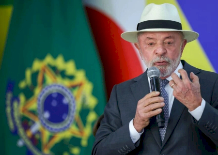 Lula reage à proposta de tarifaço dos EUA e sobe tom contra Bolsonaros