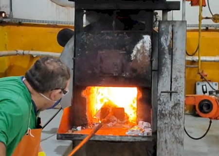 Emagrecedores, produtos de beleza e anabolizantes são incinerados em Dourados