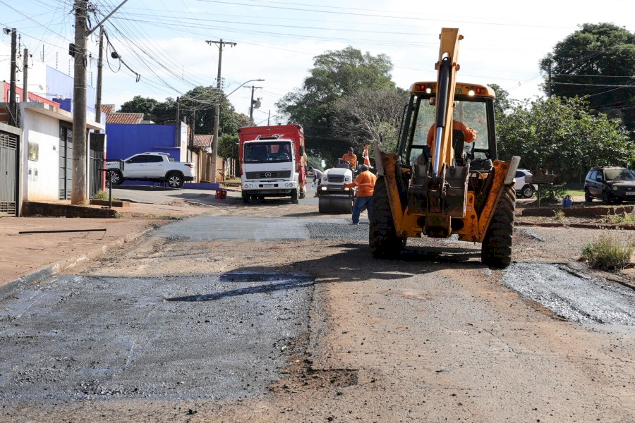 Obras de recuperação de asfalto deteriorado avançam e chegam à Rua General Osório