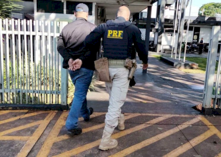 Motorista preso após tentar fugir da polícia transportava mais de 1 tonelada de maconha