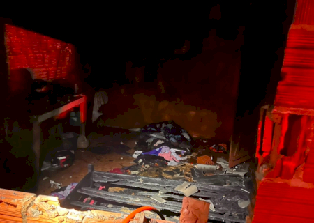 Família é resgastada de incêndio provocado por curto-circuito na fronteira
