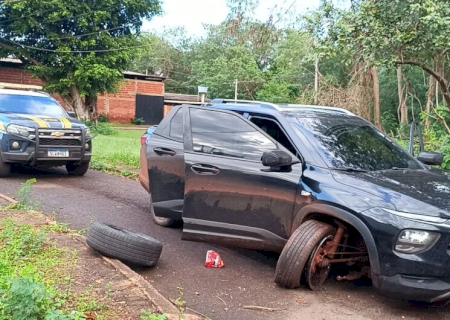 Motorista tenta fugir e acaba preso com veículo carregado com maconha
