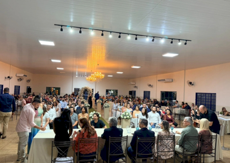 Casamento Comunitário oficializa a união de 26 casais em cerimônia marcada por emoção e celebração do amor