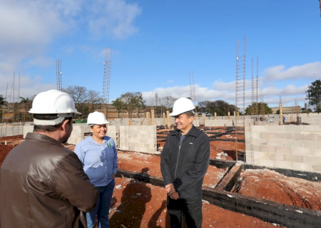 Prefeito vistoria obra emblemática que vai transformar a saúde de Dourados