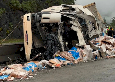 Campo-grandense morre após tombar caminhão carregado com frios no Paraná