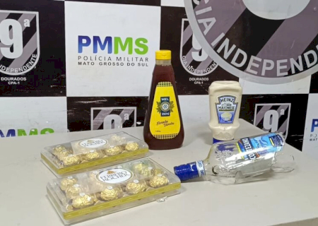 Homem é detido acusado de furtar mel, chocolate, maionese e bebida em atacadista