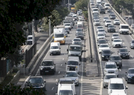 Paralisação de trens causa congestionamento nas ruas de SP