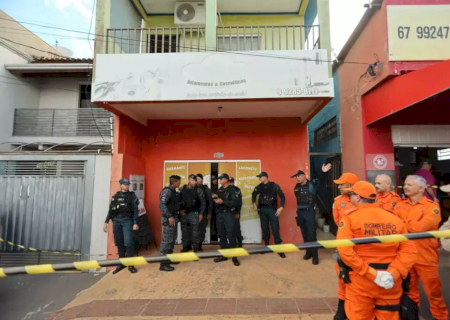 Homem mata a irmã a tiros em loja e comete suicídio
