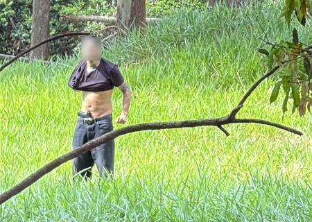 Homem parado em barreira do Exército se nega a entregar arma e atira no próprio peito