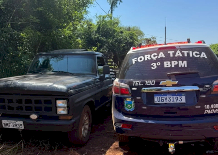 Homem é flagrado usando caminhonete F1000 furtada há 3 dias na fronteira