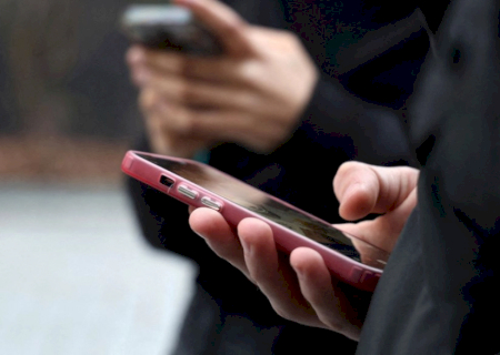 Jovem cria plataforma para ajudar nova geração de eleitores nas urnas