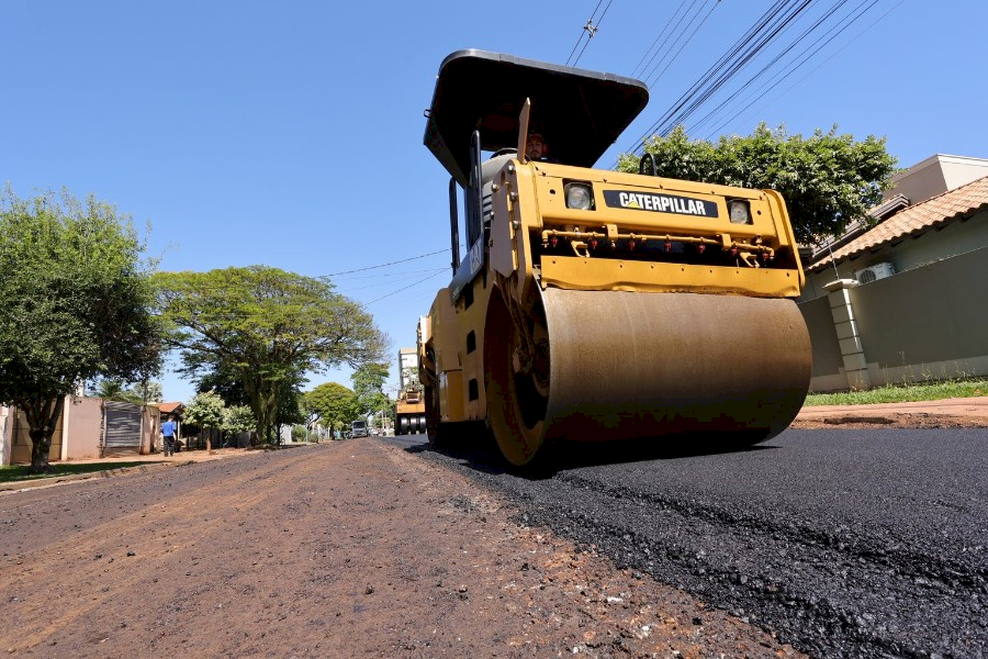 Prefeitura acelera trabalhos e recapeamento da Clóvis Cerzósimo e Iguaçu passa de 70%
