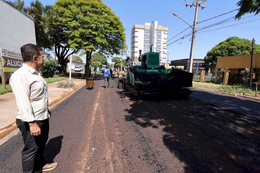 Prefeitura acelera trabalhos e recapeamento da Clóvis Cerzósimo e Iguaçu passa de 70%