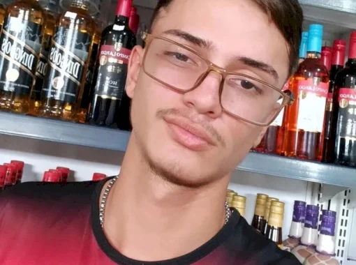 Motociclista morre no dia do aniversário após ser atingido por carro (Video)