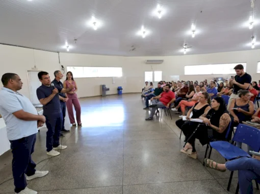 Em capacitação da Reme, prefeito anuncia projeto de reajuste salarial da Educação