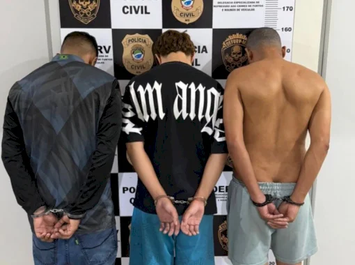 Trio é preso após tentar roubar Toyota Hilux e quase atropelar dono do veículo