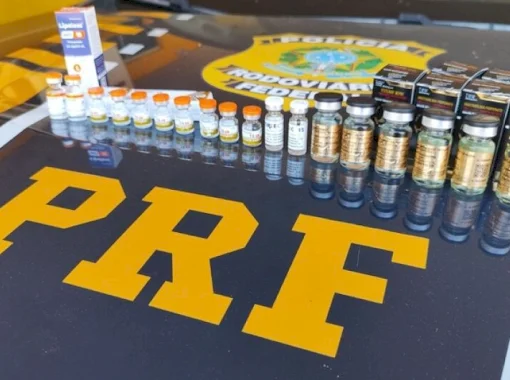 Medicamentos ilegais escondidos em pote de creme e meias são apreendidos