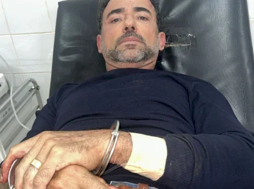 Brasileiro atropela manifestantes, atira em viatura e vai preso após disparar no próprio pé