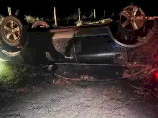 Traficante foge a pé após capotar carro com 1,5 tonelada de maconha
