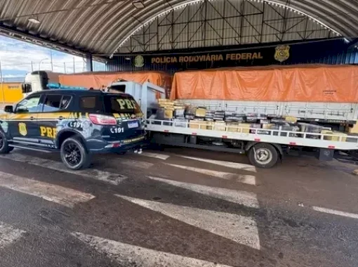 Carreta com farelo de soja é apreendida no Paraná com quase 4 toneladas de drogas