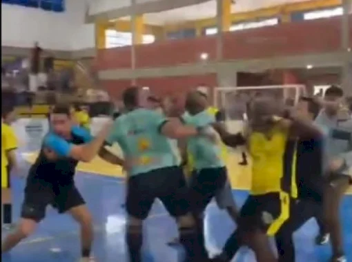 Jogo de futebol infantil termina em briga generalizada em Dourados