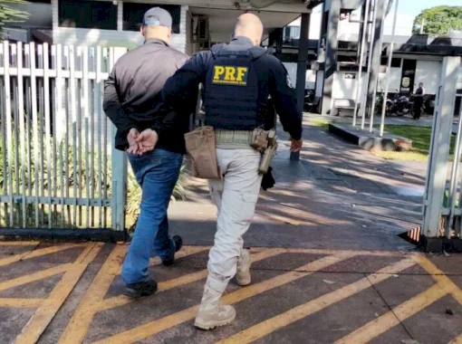 Motorista preso após tentar fugir da polícia transportava mais de 1 tonelada de maconha